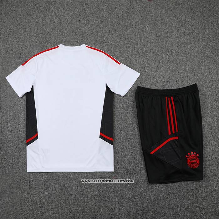 Tracksuit
 Bayern Munich Short Sleeve
 22/23 White
 - Shorts
